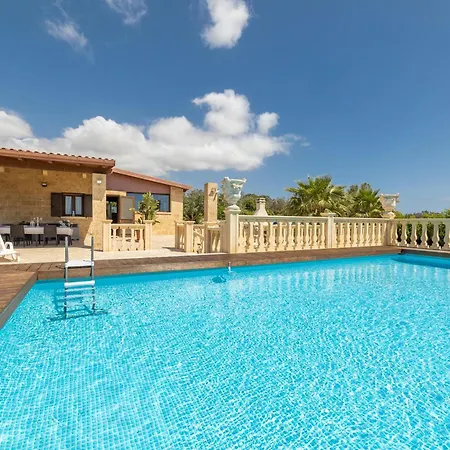 Maila Villa *